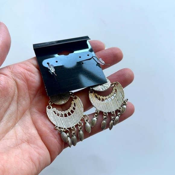 Elegant Black and Silver Bohemian Dangle Earrings - Picture 3 of 4